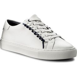 Sneakersy TORY BURCH - Ruffle Sneaker 36558 Snow White/White/Navy Sea 100. Białe półbuty damskie Tory Burch, ze skóry. W wyprzedaży za 549,00 zł.