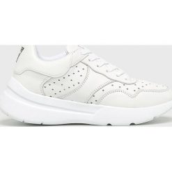 Guess Jeans - Buty. Buty sportowe damskie Guess Jeans. W wyprzedaży za 399,90 zł.