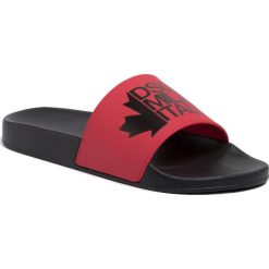 Klapki DSQUARED2 - Slides SLM0011 17200001 M090 Rosso/Nero. Czerwone klapki męskie Dsquared2, z tworzywa sztucznego, bez zapięcia. W wyprzedaży za 589,00 zł.