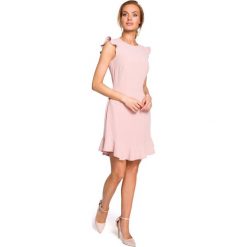 Sukienka z falbaną - pudrowa. Sukienki damskie Moe, s, bez wzorów, z tkaniny, z falbankami, bez rękawów, mini, dopasowane. Za 179,00 zł.