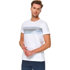T-shirt dopasowany z nadrukiem. Białe t-shirty męskie Top Secret, na lato, xxl, w paski, z bawełny, wizytowe, bez kołnierzyka, krótkie. W wyprzedaży za 39,99 zł.