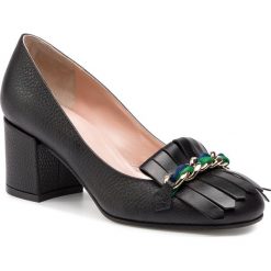 Półbuty POLLINI - SA10216C07TE100A Nero. Czarne półbuty damskie Pollini, z aplikacjami, ze skóry, eleganckie, bez obcasa, na obcasie, bez zapięcia. W wyprzedaży za 1139,00 zł.