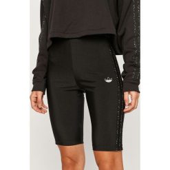 Adidas Originals - Szorty. Czarne spodenki sportowe damskie adidas Originals, z aplikacjami, z elastanu, sportowe, z podwyższonym stanem. Za 129,90 zł.