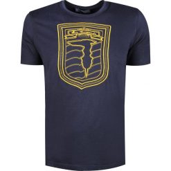 Trussardi T-shirt "Slim". T-shirty męskie Trussardi, z nadrukiem, z bawełny, z okrągłym kołnierzem. Za 149,00 zł.