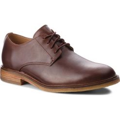 Półbuty CLARKS - Clarkdale Moon 261362587 Dark Tan. Pomarańczowe buty wizytowe męskie Clarks, ze skóry, bez zapięcia. W wyprzedaży za 389,00 zł.