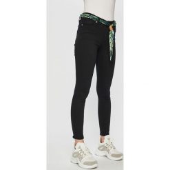 Answear - Spodnie. Czarne spodnie damskie ANSWEAR, s, z elastanu. W wyprzedaży za 99,90 zł.