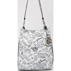 Guess Jeans - Torebka Sally. Szare torebki klasyczne damskie marki Guess Jeans, w paski, z bawełny, średnie. W wyprzedaży za 479,90 zł.
