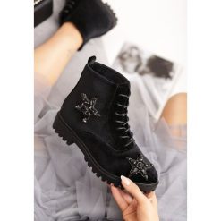 Czarne Welurowe Botki Yellow Brick Road. Czarne botki damskie Renee, z weluru, bez obcasa, na płaskiej podeszwie, bez zapięcia. Za 79,99 zł.