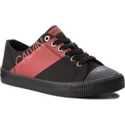 Trampki CALVIN KLEIN JEANS - Deena RE9803 Black/Metal Red. Czarne półbuty damskie Calvin Klein Jeans, bez wzorów, z jeansu, bez zapięcia. W wyprzedaży za 239,00 zł.
