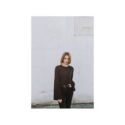 HIPPIE LONGSLEEVE MODAL IN BLACK. Czarne bluzki damskie The Hive, s, bez wzorów, klasyczne, z klasycznym kołnierzykiem, bez rękawów. Za 129,00 zł.