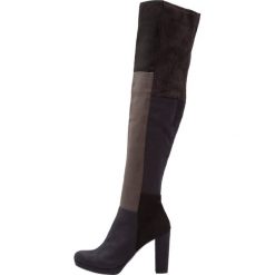 Tamaris Kozaki na obcasie navy. Niebieskie buty zimowe damskie Tamaris, z materiału, na obcasie. W wyprzedaży za 159,50 zł.