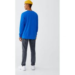 Szare jeansy slim comfort fit z efektem sprania. Szare jeansy męskie marki Pull&Bear, m, bez wzorów. Za 89,90 zł.