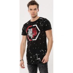 Czarna Koszulka Cut Off. Czarne koszulki męskie Born2be, xl, z nadrukiem, z dzianiny, z okrągłym kołnierzem, z krótkim rękawem, krótkie. Za 49,99 zł.