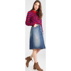Swetry klasyczne damskie: Mads Nørgaard KOMILLA Sweter blue/red