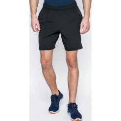 Under Armour - Szorty Cage. Czarne spodenki i szorty męskie marki Under Armour, m, z elastanu, sportowe. W wyprzedaży za 129,90 zł.