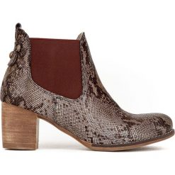 Wężowe botki z wstawką - skóra naturalna - model 455 - kolor wąż. Pomarańczowe botki damskie Zapato, na zimę, ze skóry, klasyczne, na wysokim obcasie, na obcasie, bez zapięcia. W wyprzedaży za 319,20 zł.