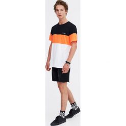 Koszulka z panelami Pacific Republic. Szare koszulki męskie Pull&Bear, m, bez wzorów, bez kołnierzyka, z krótkim rękawem, krótkie. Za 59,90 zł.
