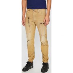G-Star Raw - Spodnie. Brązowe spodnie męskie G-Star RAW, na co dzień, bez wzorów, z elastanu, retro. W wyprzedaży za 499,90 zł.