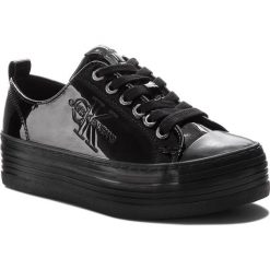 Trampki CALVIN KLEIN JEANS - Zolah RE9796 Black. Czarne półbuty damskie Calvin Klein Jeans, bez wzorów, z jeansu, bez obcasa, na obcasie, bez zapięcia. W wyprzedaży za 299,00 zł.