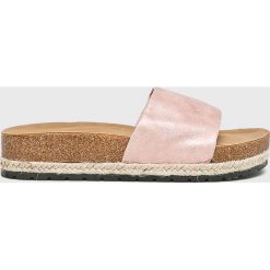 Answear - Klapki Kylie Comfort. Żółte klapki damskie ANSWEAR, bez wzorów, z materiału, bez obcasa, na platformie. W wyprzedaży za 39,90 zł.