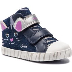 Trampki GEOX - B Kilwi G. D B92D5D 01354 C4002 S Navy. Niebieskie trampki dziewczęce Geox, z aplikacjami, z gumy, bez zapięcia. W wyprzedaży za 169,00 zł.