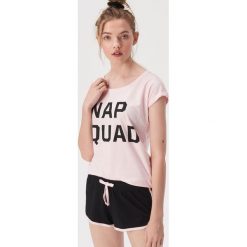 Dwuczęściowa piżama z napisem Nap squad - Różowy. Różowe piżamy damskie Sinsay, s, z napisami, bez rękawów. Za 39,99 zł.