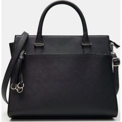 Torebka shopper z ozdobnym chwostem - Czarny. Czarne torby damskie na zakupy Sinsay, bez wzorów, bez dodatków. Za 79,99 zł.