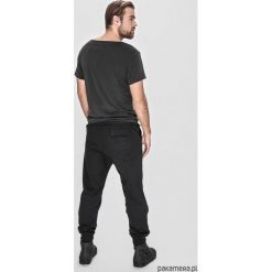Spodnie FIT czarne. Czarne spodnie męskie marki Pakamera, m, w paski, z dzianiny. Za 143,00 zł.