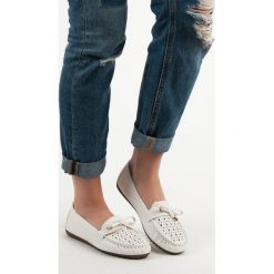 BIAŁE AŻUROWE MOKASYNY. Białe mokasyny damskie TOP SHOES. Za 65,90 zł.