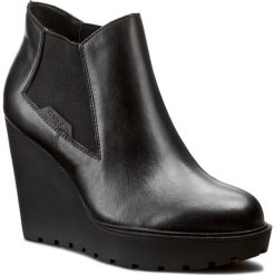 Botki CALVIN KLEIN JEANS - Sydney RE9620 Black. Brązowe buty zimowe damskie marki Calvin Klein Jeans, z jeansu, na obcasie. W wyprzedaży za 369,00 zł.