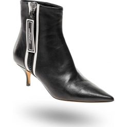 BOTKI Emporio Armani. Czarne botki damskie ze skóry, na wysokim obcasie, na zamek. Za 1163,40 zł.