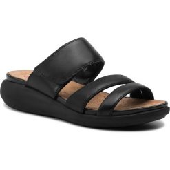 Klapki CLARKS - Un Bali Way 261402234 Black Leather. Czarne klapki damskie Clarks, bez wzorów, ze skóry, bez obcasa. W wyprzedaży za 269,00 zł.