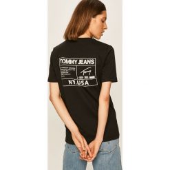 Tommy Jeans - T-shirt. Czarne bluzki damskie Tommy Jeans, s, z aplikacjami, z bawełny, z okrągłym kołnierzem. Za 229,90 zł.