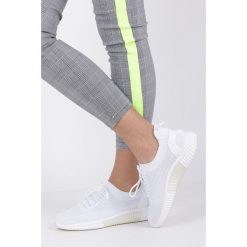 Białe buty sportowe sznurowane casu hr61297. Białe buty dziewczęce sportowe Casu, bez wzorów, z materiału, na sznurówki. Za 79,99 zł.