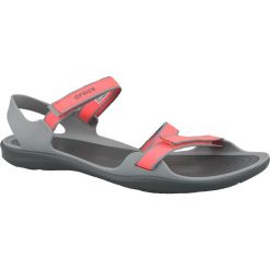 Crocs W Swiftwater Webbing Sandal 204804-6PK. Pomarańczowe klapki damskie Crocs, bez wzorów, z tkaniny, bez obcasa. W wyprzedaży za 189,99 zł.