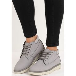 Szare Traperki Great Deal. Szare buty zimowe damskie Born2be, z okrągłym noskiem, na niskim obcasie. Za 89,99 zł.