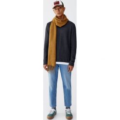 Sweter z wszytą koszulką. Szare swetry męskie marki Pull&Bear, m, bez wzorów, bez kołnierzyka, bez rękawów. Za 89,90 zł.
