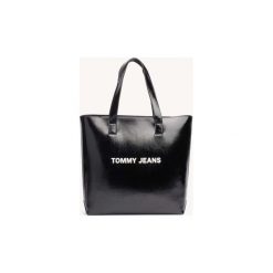Torby shopper Tommy Jeans AW0AW06231 TJW MODERN GIRL. Czarne torby damskie na zakupy Tommy Jeans, bez wzorów, z jeansu, bez dodatków. Za 475,45 zł.