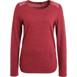 PrAna ISADORA Bluzka z długim rękawem woodland red. Czerwone topy sportowe damskie PrAna, xl, z bawełny, sportowe, z długim rękawem. W wyprzedaży za 227,40 zł.