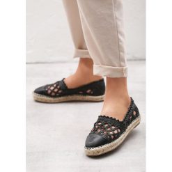 Czarne Espadryle Step Dance. Czarne espadryle damskie Born2be, bez wzorów, z materiału, bez obcasa, na płaskiej podeszwie. Za 99,99 zł.