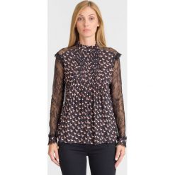 CZARNA BLUZKA ELISABETTA FRANCHI Z KORONKĄ. Czarne bluzki damskie Elisabetta Franchi, m, w koronkowe wzory, z tkaniny, z okrągłym kołnierzem, z długim rękawem. Za 624,50 zł.