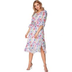 Tiulowa sukienka midi z wiązaniem w pasie i falbanami. Sukienki damskie Made in Poland, bez wzorów, z poliesteru, bez kołnierzyka, bez rękawów, midi. Za 119,00 zł.