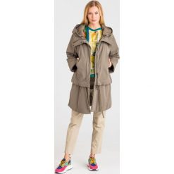 PŁASZCZ CHARLES WEEKEND MAX MARA. Zielone kurtki damskie Weekend Max Mara, bez wzorów, z materiału, krótkie. Za 2629,00 zł.