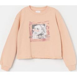 Bawełniana bluza z nadrukiem - Kremowy. Białe bluzy damskie Reserved, z nadrukiem, z bawełny, bez rękawów, bez kaptura. W wyprzedaży za 35,99 zł.