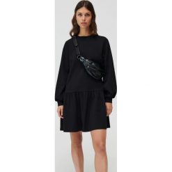 Sukienka oversize z bawełną - Czarny. Czarne sukienki damskie Mohito, s, bez wzorów, z bawełny, bez kołnierzyka, bez rękawów, oversize. Za 119,99 zł.