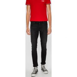 Wrangler - Jeansy Larston. Czarne jeansy męskie Wrangler, bez wzorów. W wyprzedaży za 279,90 zł.