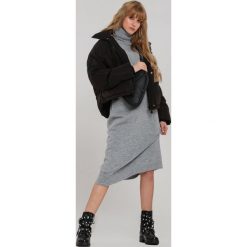 Czarna Kurtka Yakima. Czarne kurtki damskie Renee, m, bez wzorów, casualowe, krótkie, bez kaptura. Za 279,99 zł.