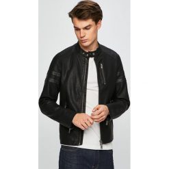 Guess Jeans - Kurtka. Czarne płaszcze męskie Guess Jeans, xl, z aplikacjami, z poliesteru, krótkie, bez kaptura. W wyprzedaży za 539,90 zł.
