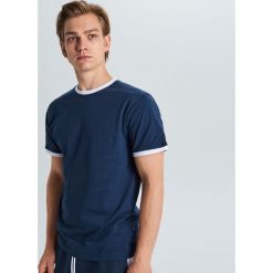 Koszulka basic - Granatowy. Niebieskie koszulki męskie Cropp, s, bez wzorów, bez kołnierzyka, bez rękawów. Za 29,99 zł.