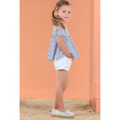 Mayoral - Szorty dziecięce 104-134 cm. Białe spodenki dziewczęce Mayoral, w paski, z elastanu, casualowe. W wyprzedaży za 69,90 zł.